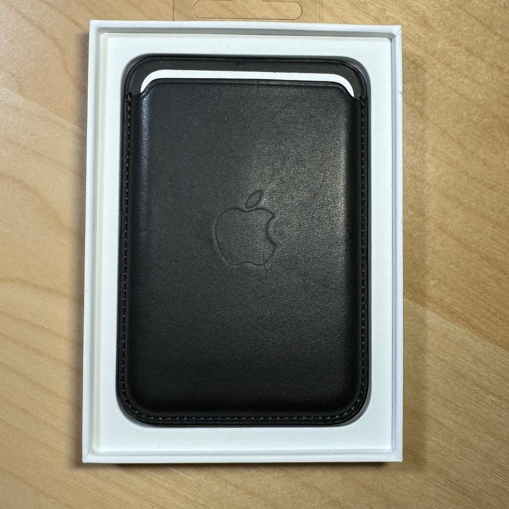 Brand New iPhone Magnetic Leather Wallet – Black